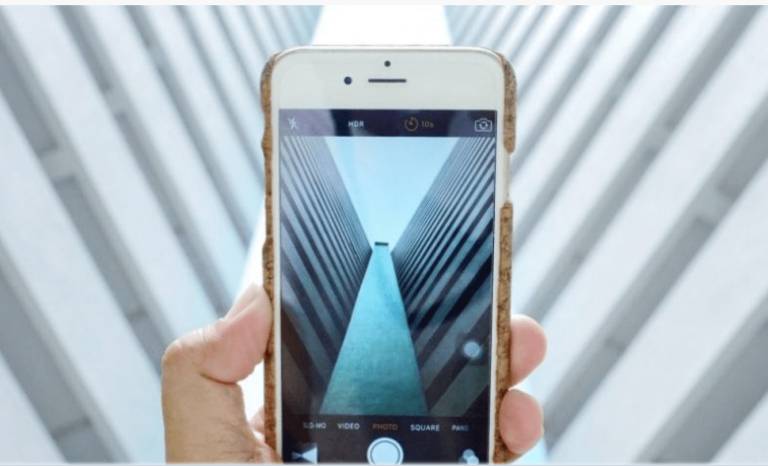 How to use LinkedIn stories