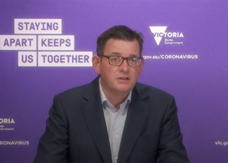 Coronavirus update: VIC records 723 new diagnoses, 3 NSW schools close, QLD charges women over false declaration