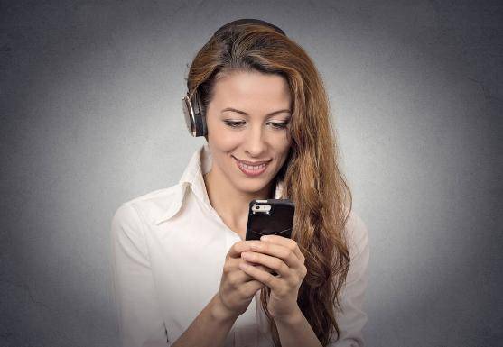 7 surprising ways podcasting gives a return on investment
