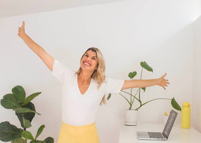 lizzie williamson smiling arms outstretched