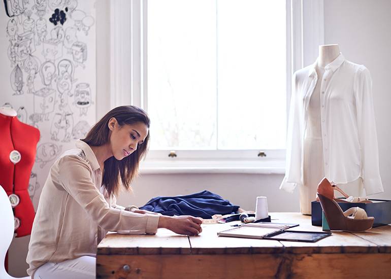 a sole trader works on her tax
