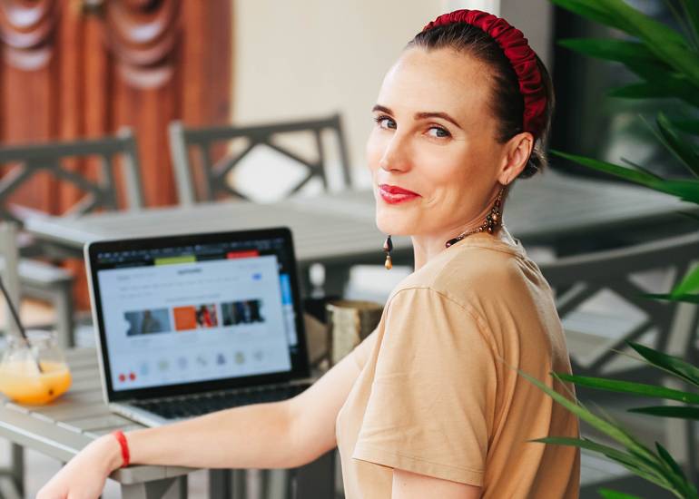 Build a website in minutes: How to use a simple AI website builder to your advantage